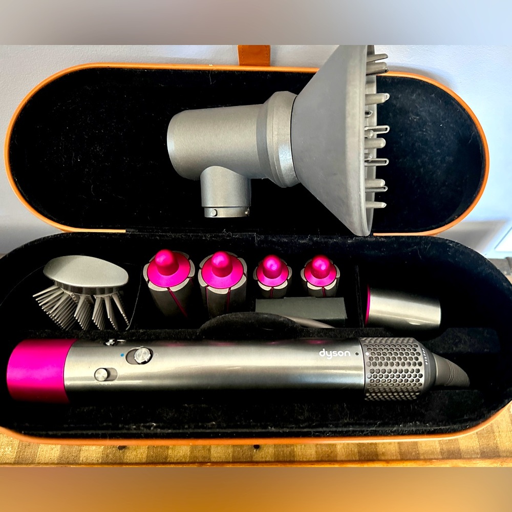 Dyson Airwrap with Bonus Diffuser